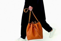 La main dans le sac!