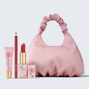Visuel des produits de beauté en édition limitée d’estée lauder, vendus pour soutenir la fondation look good feel better dans le cadre d'octobre rose