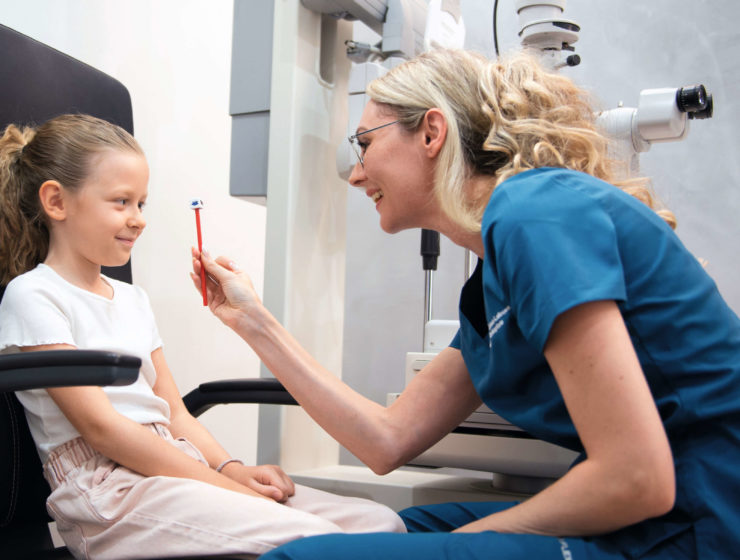 ChatGPT Orthoptiste Athéna Lallouette à Genève Ophtalmologie, spécialisée dans le traitement des amblyopies et des strabismes. Article L’ophtalmo-pédiatrie