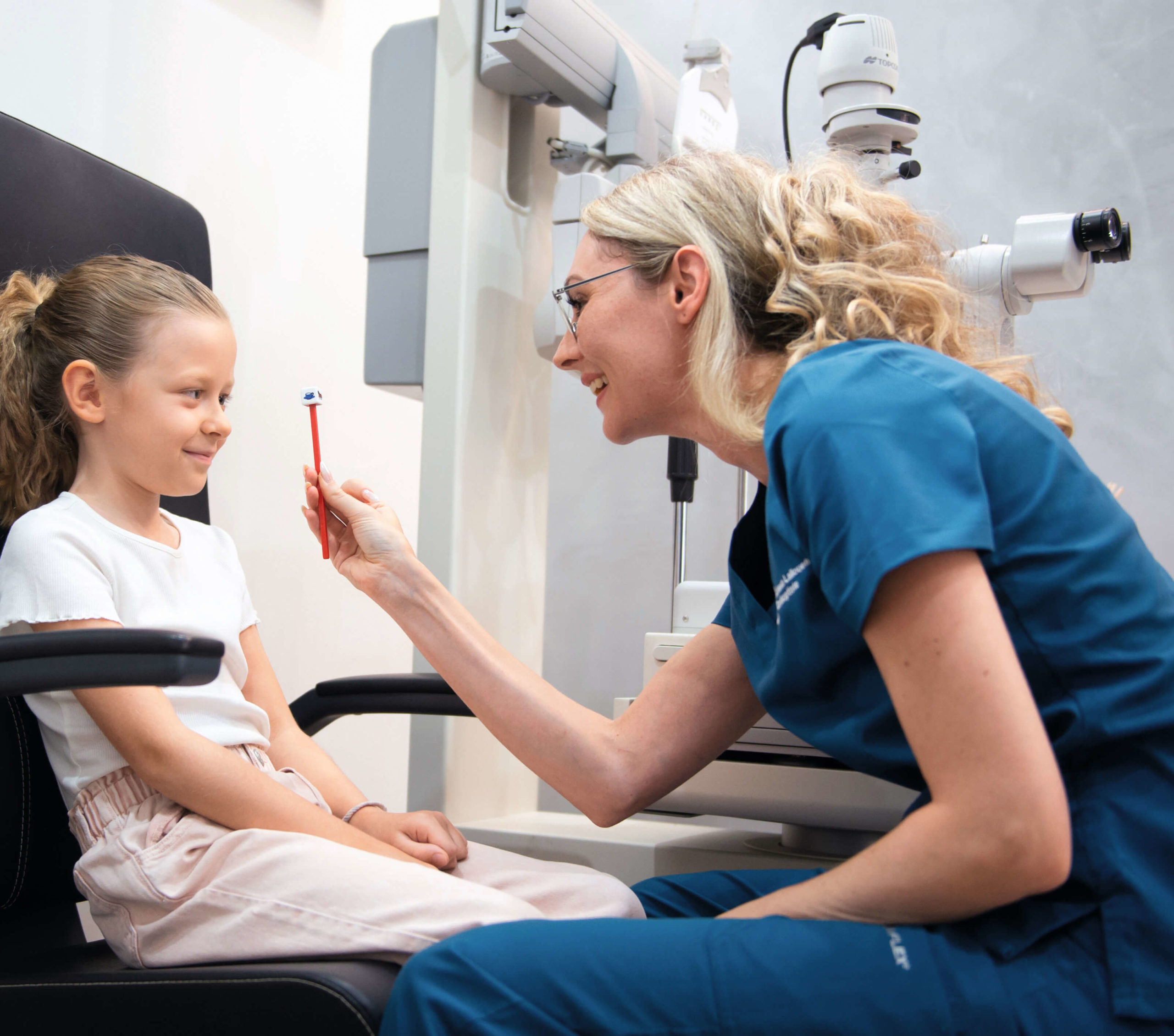 ChatGPT Orthoptiste Athéna Lallouette à Genève Ophtalmologie, spécialisée dans le traitement des amblyopies et des strabismes. Article L’ophtalmo-pédiatrie