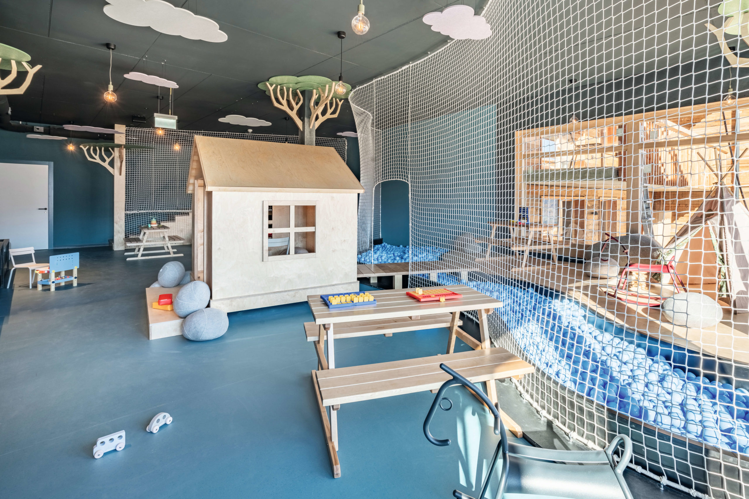 Espace enfants et gaming au Swisspeak Resorts Thyon 4 Vallées – divertissements familiaux en station 