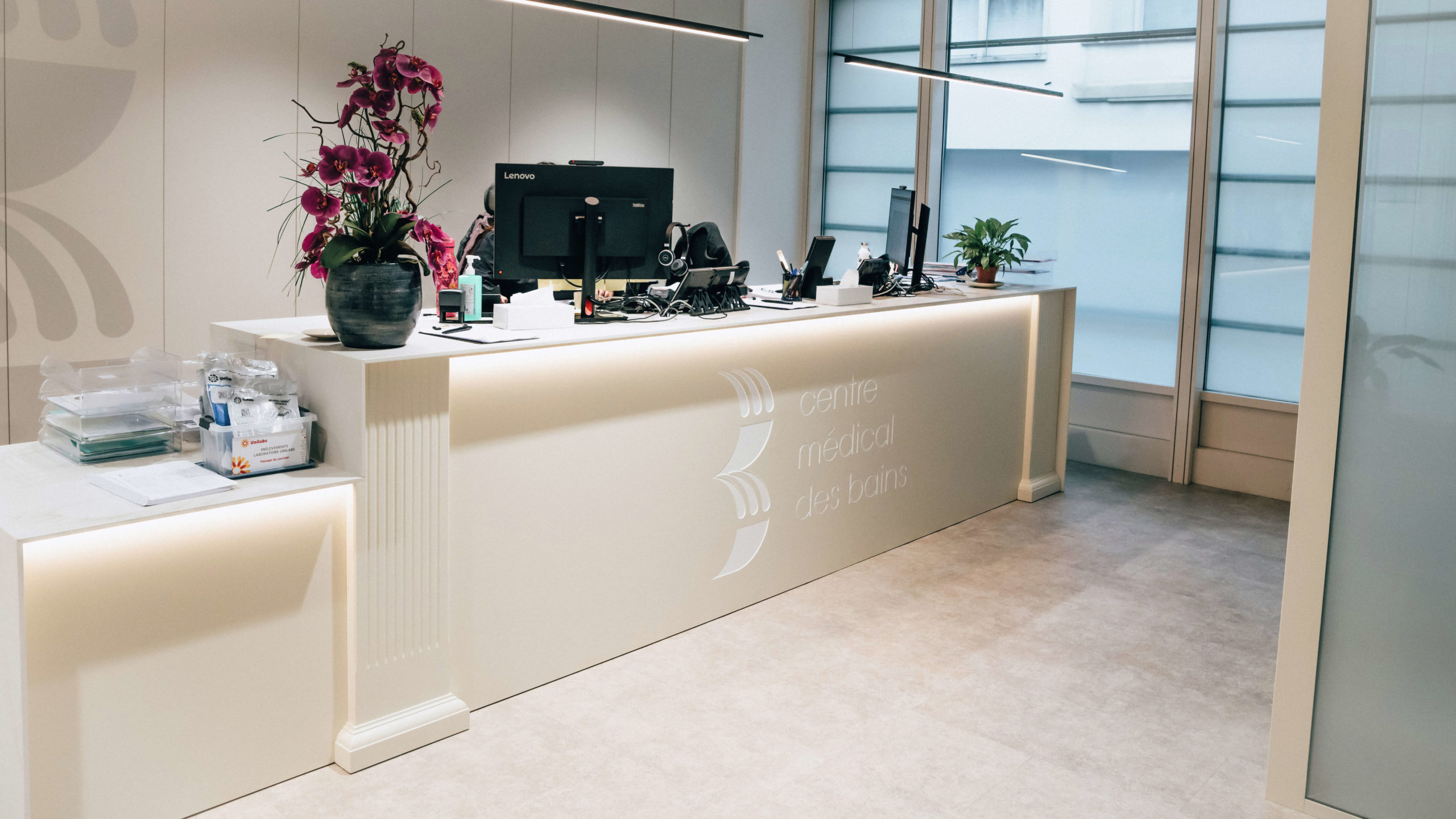 Le Centre Médical des Bains à Genève propose des soins holistiques et multidisciplinaires dédiés à la santé et au bien-être des femmes.