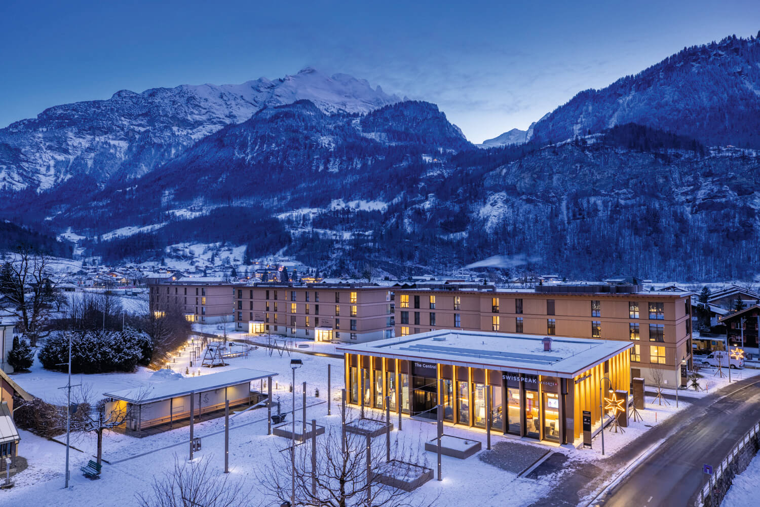 Escapade nature à Meiringen : paysage alpin autour de SWISSPEAK Resorts, parfait pour un séjour en montagne.