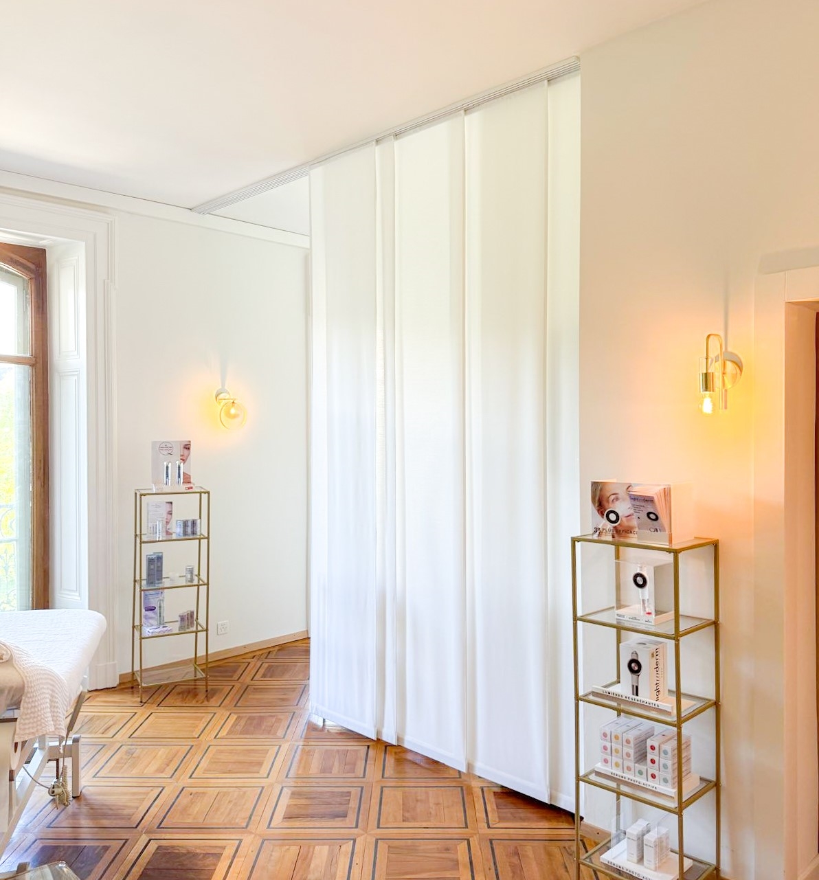 Cabine de soins haut de gamme chez SkinRiviera à Vevey, spécialisée en esthétique laser - Les bonnes adresses de Marie Claire Suisse - Koah Média