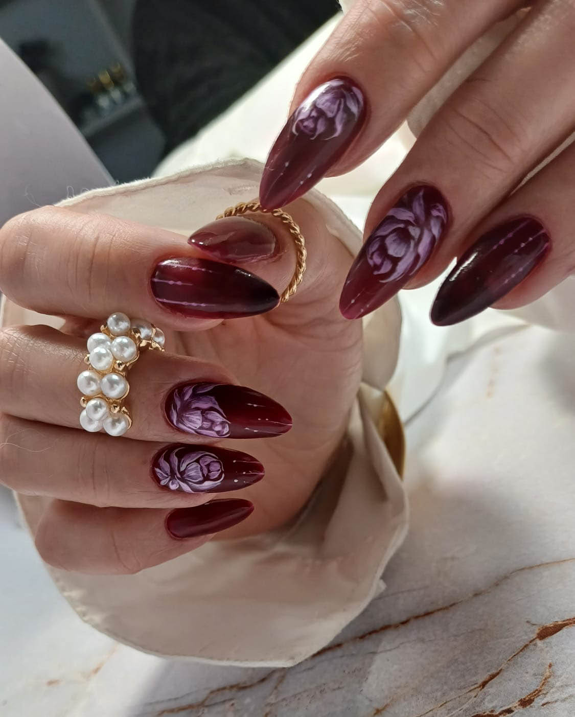 Nail art artistique ultra-détaillé réalisé par Yllonka Pryor de chez Okallyn - Les bonnes adresses de Marie Claire Suisse - Koah Média 