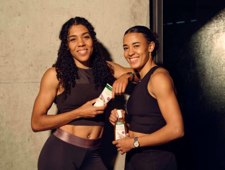 Mujinga et Ditaji Kambundji, ambassadrices Rausch, incarnant la force naturelle et la performance