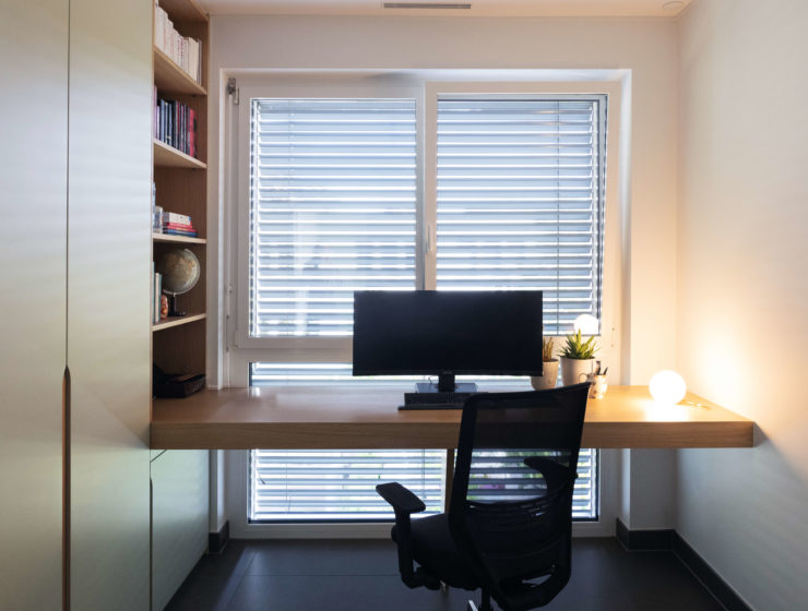 Conseils de Renata Koglin pour aménager un espace de travail lumineux en home office.