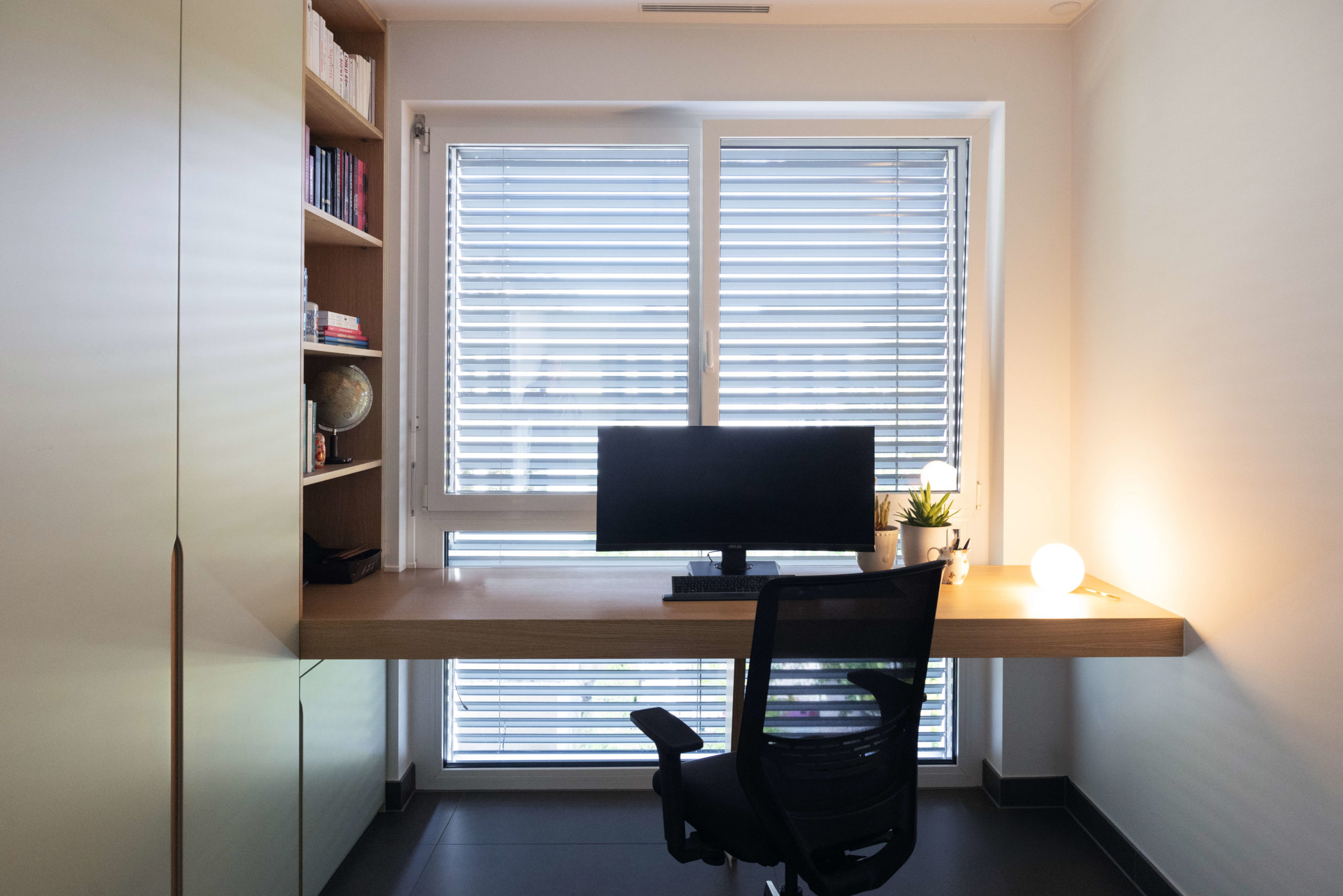 Conseils de Renata Koglin pour aménager un espace de travail lumineux en home office.