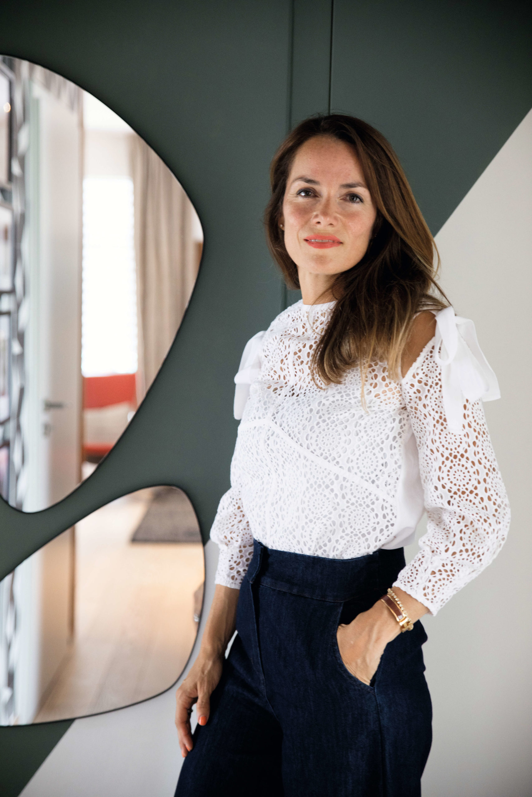 Portrait de Renata Koglin, architecte d’intérieur et fondatrice de RK Interiors en Suisse.