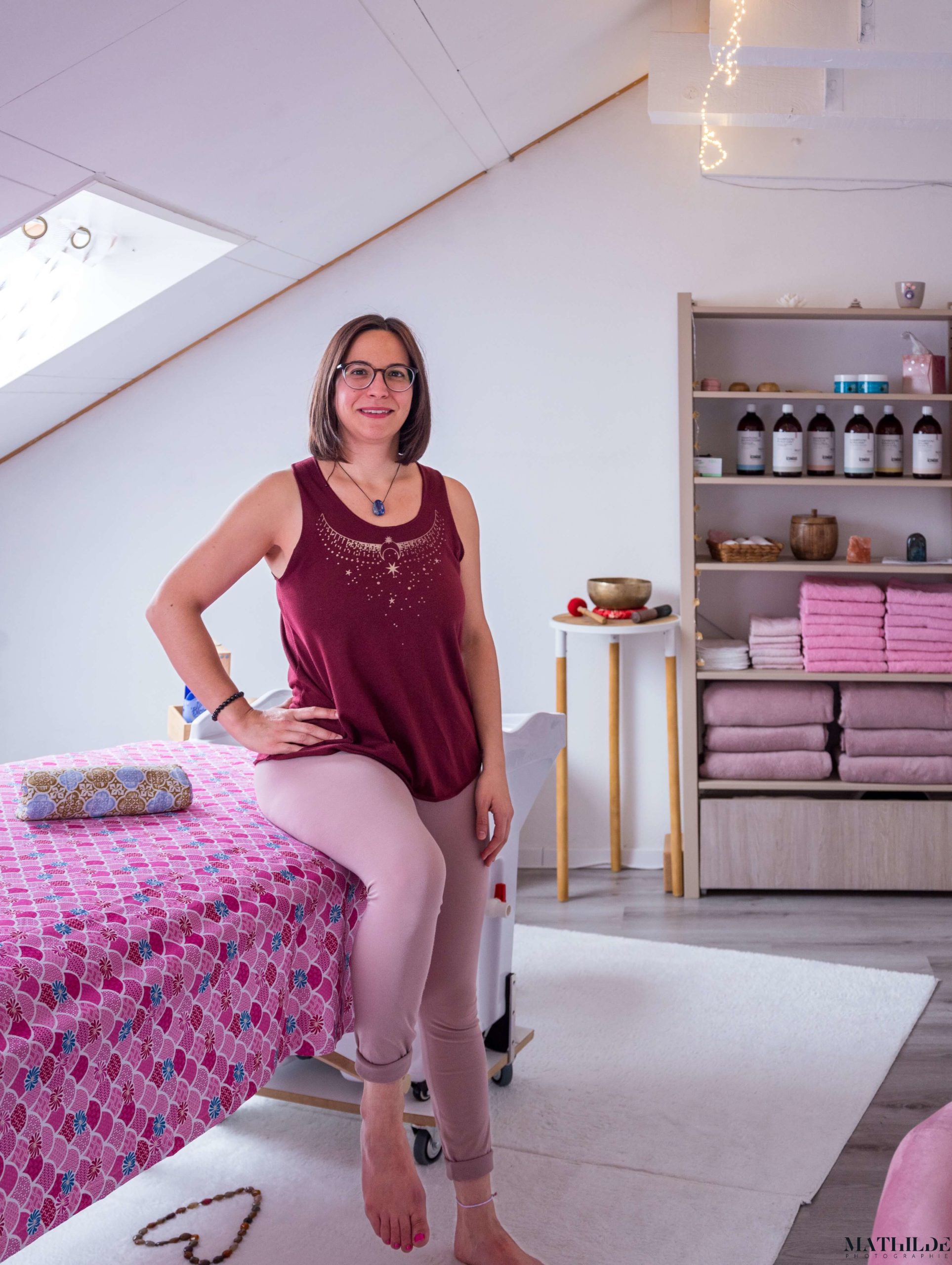 Portrait d’Alexandra Frau de Institut Cocon Rose à Vinzel – massages crâniens relaxants et Head Spa thérapeutiques