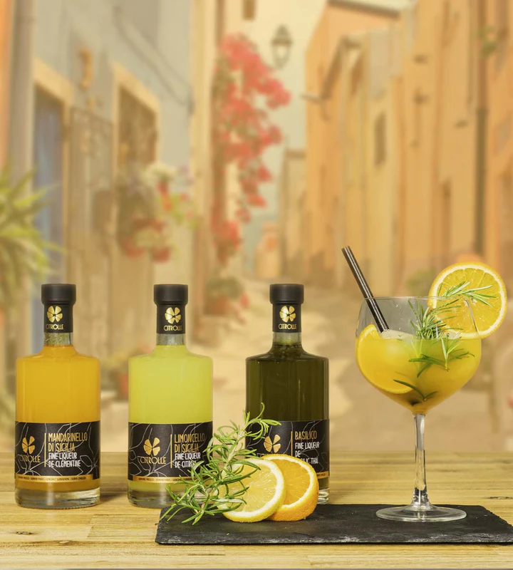 Bouteilles de liqueurs Citrolle artisanales, limoncello et arancello produits à Mont-sur-Rolle - Manor local