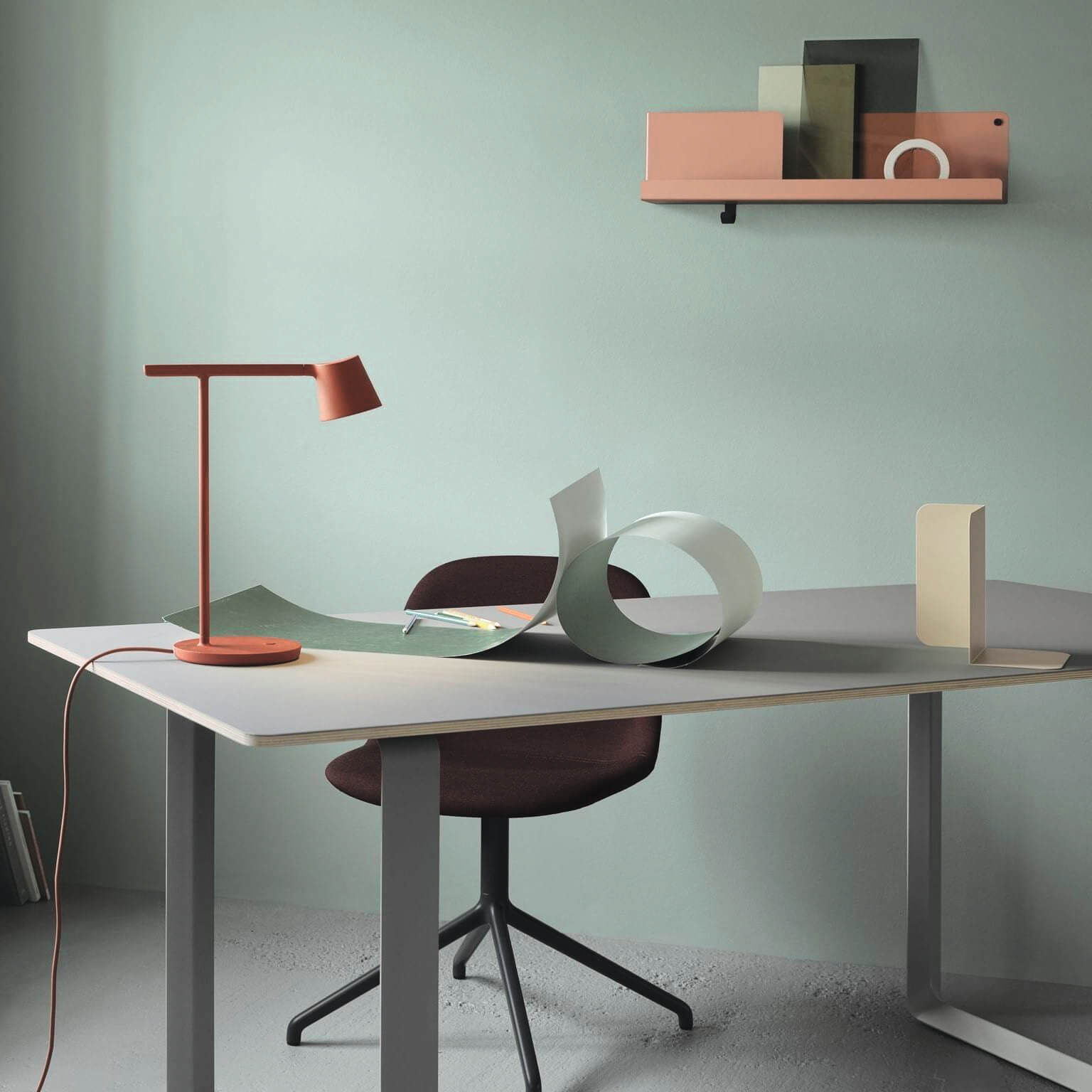 Table 70/70 Muuto design scandinave pour bureau