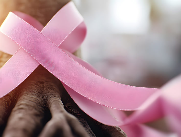 Ruban rose symbole de la lutte contre le cancer du sein, illustrant le témoignage d’Emmanuella Jean Mary pour Octobre Rose