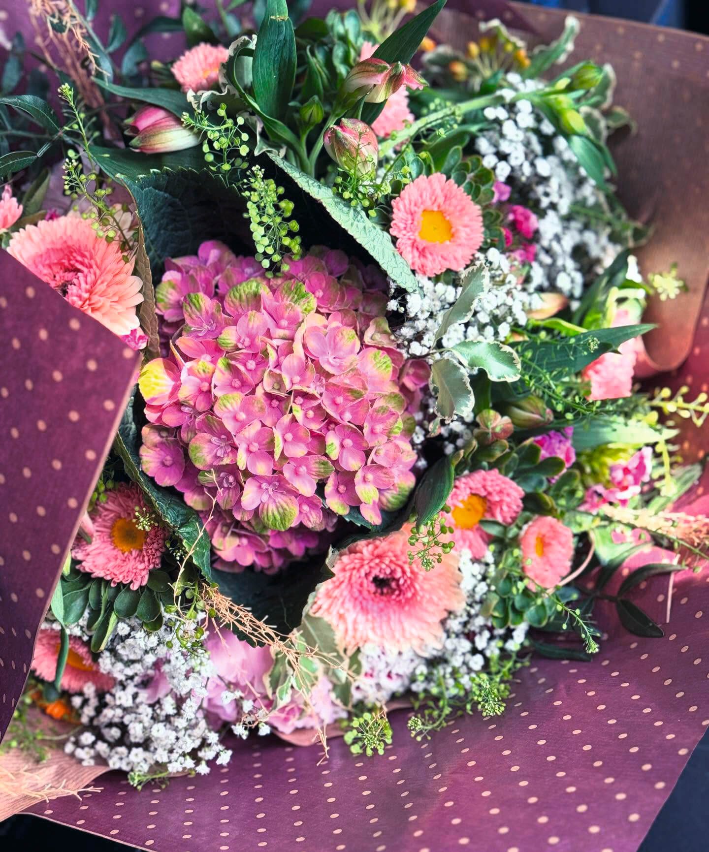 @auxvoyagesfleuris : Atelier floral champêtre de Julie Breasson à Genève