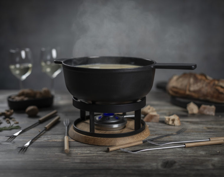 Caquelon Alpstein Kuhn Rikon en fonte noire et bois