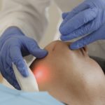 Médecin esthétique pratiquant le traitement Endolift à Genève