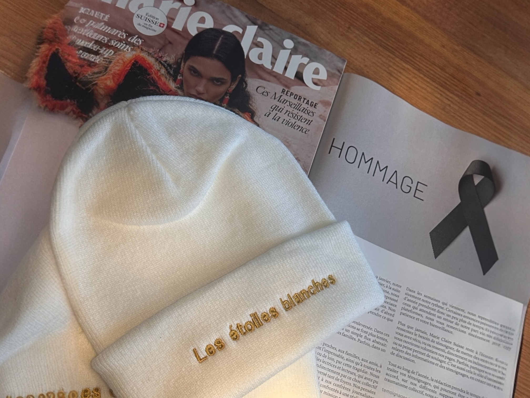 Marie Claire Suisse en kiosque avec page hommage et soutien à l’initiative Les Étoiles Blanches