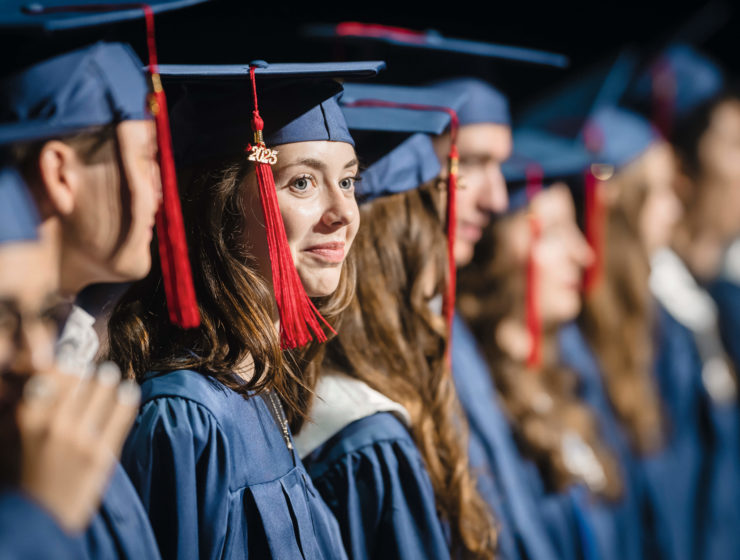 Étudiants diplômés lors de la cérémonie de graduation du Collège du Léman, école privée internationale à Genève
