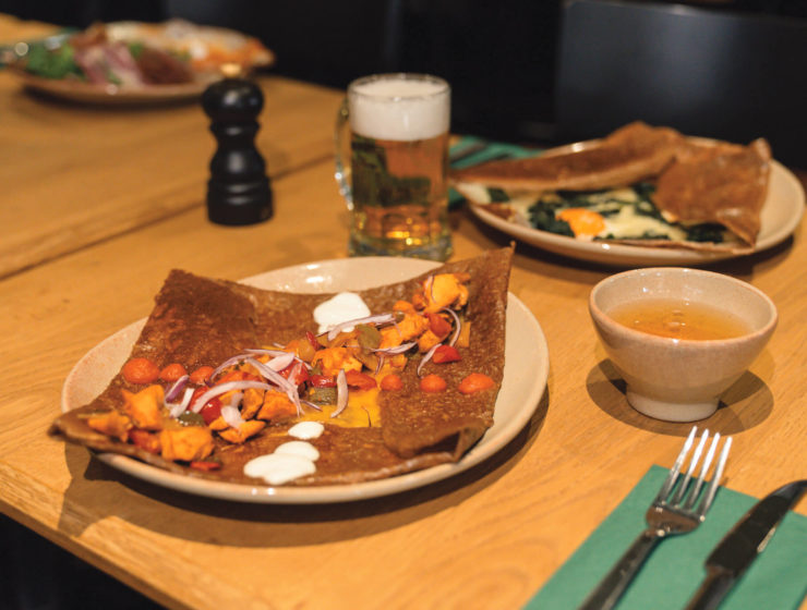 Galette bretonne servie à la Crêperie des Philosophes au centre de Lausanne.