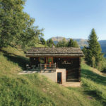 Mayen ALTYPIC dans les Alpes suisses avec terrasse ouverte sur la montagne.